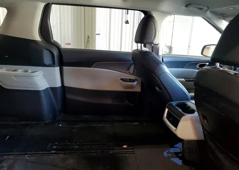 2023 Kia Carnival Lx from USA, damaged, VIN KNDNB4H37P6193793